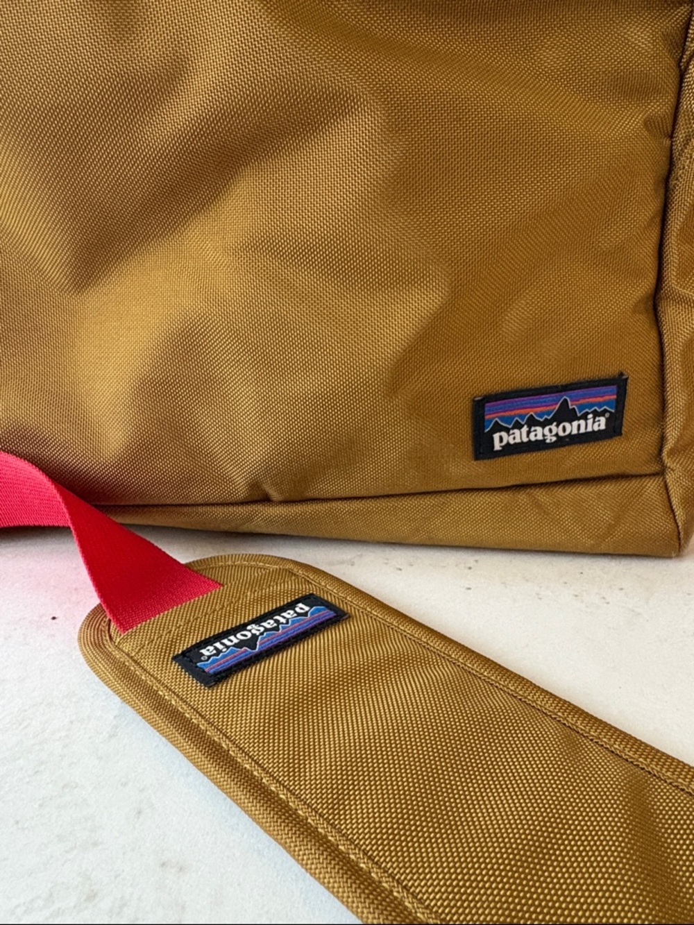 Patagonia laptop Bag in Mustard with Red Straps - Picture 2 of 12